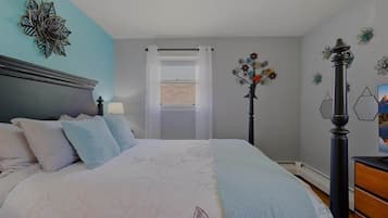 2 bedrooms, desk, iron/ironing board, travel cot