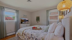 2 bedrooms, desk, iron/ironing board, WiFi