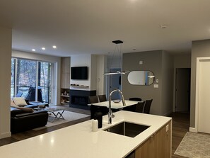 Interior - Condo entre  remonte-pente Panorama Mont Owl Head et l accès au lac Memphrémagog (Mansonville)