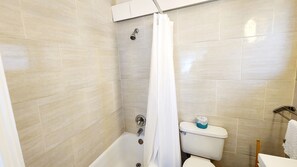 Hair dryer, towels, soap, toilet paper - NEW Listing! 1 bedroom/1 bath Apartment! Only a 5 min walk beach! Great views! (Clearwater)