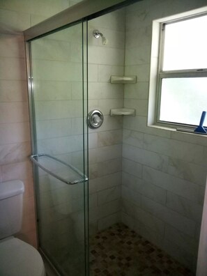 Towels, soap, toilet paper - Secluded Riverfront Cottage

 (Hernando)