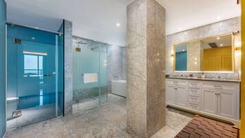 Habitación estándar, 1 cama de matrimonio grande, balcón, vistas al mar | Baño