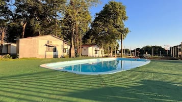 室外游泳池