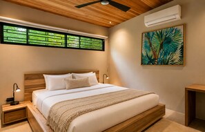 Un dormitorio moderno con techo de madera, cama con ropa de cama blanca, mesita de noche, lámpara de noche y aire acondicionado instalado en la pared.