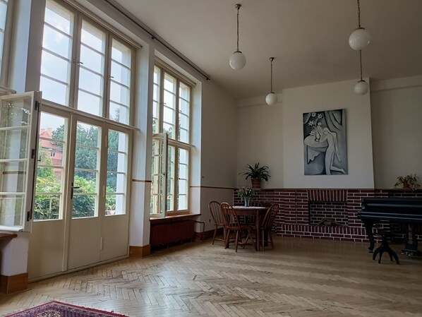 Interior - Mid century charm and calm in elegant villa close to the city center (Warszawa)