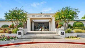 A building with a sign reading "SPA SALON FITNESS".