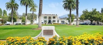 Cozy 3 Beds/2 Bath Condo - Silverado