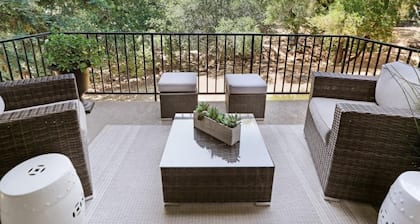 Cozy 3 Beds/2 Bath Condo - Silverado