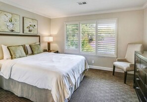 2 bedrooms, iron/ironing board, WiFi, bed sheets - Cozy 3 Beds/2 Bath Condo - Silverado (Napa)