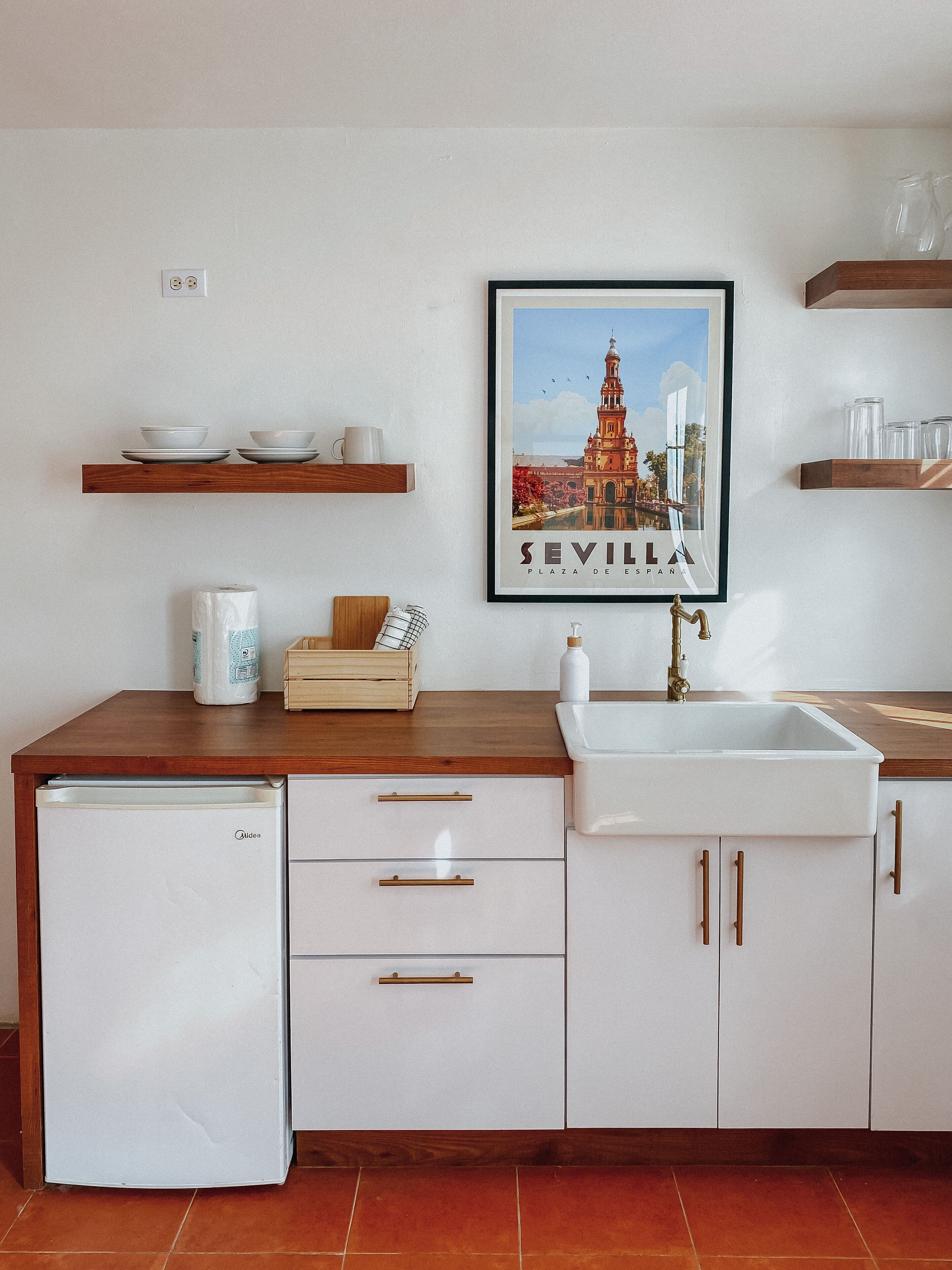 Studio Suite có thiết kế đặc sắc | Bếp nhỏ riêng | Dụng cụ pha cà phê/trà, bàn ăn 