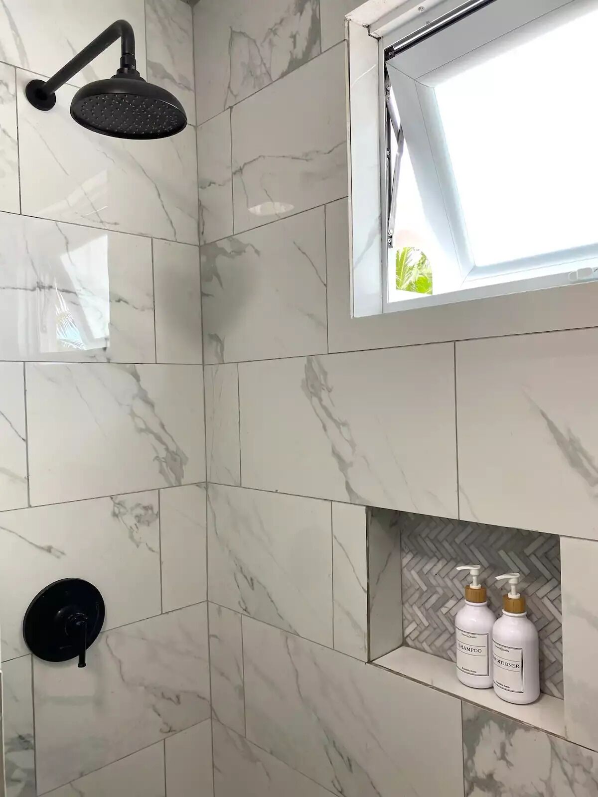 Design Studio Suite | Bathroom | Shower, rainfall showerhead, hair dryer, towels