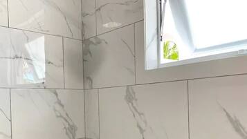 Design Studio Suite | Bathroom | Shower, rainfall showerhead, hair dryer, towels