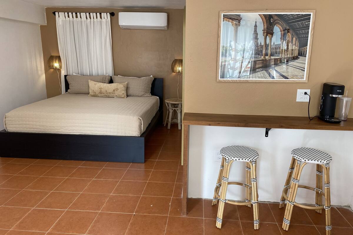 Design Studio Suite | Premium bedding, memory foam beds, laptop workspace, WiFi (free)
