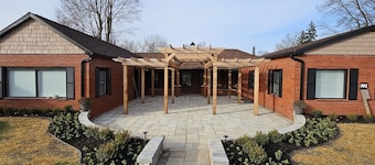 The Caboose - Cozy space steps from downtown