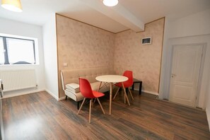 Room | Living area - Stanford Aparthotel (Bucharest)