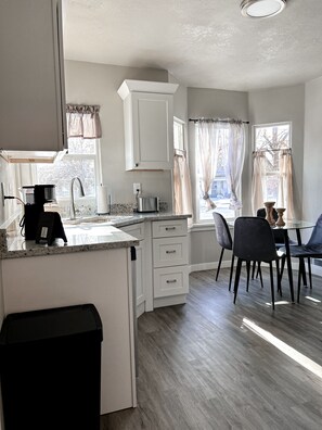 Mikrobølgeovn, ovn, kogeplade, opvaskemaskine