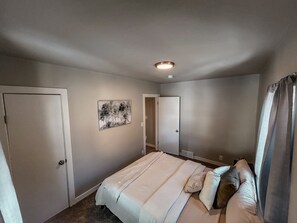 4 slaapkamers, een strijkplank/strijkijzer, wifi, beddengoed