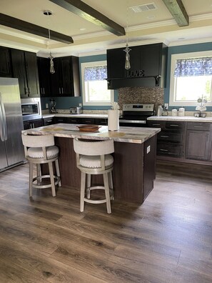 Private kitchen - Terrific 4-bedroom house in Tylertown with WiFi, AC (Tylertown)