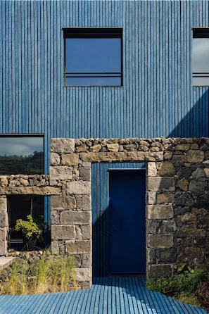 Exterior detail - The Blue House Azores | Ocean Tranquility (Ponta Delgada)