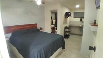 1 habitación, escritorio, tabla de planchar con plancha y wifi gratis