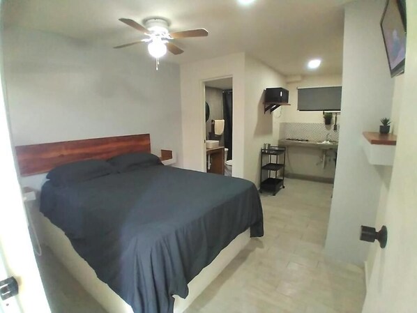 Bàn, bàn ủi/dụng cụ ủi quần áo, truy cập Internet không dây miễn phí