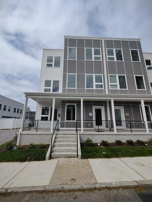 Exterior - Cozy Getaway in historic Manchester, VA minutes to VCU and Downtown Richmond. (Richmond)