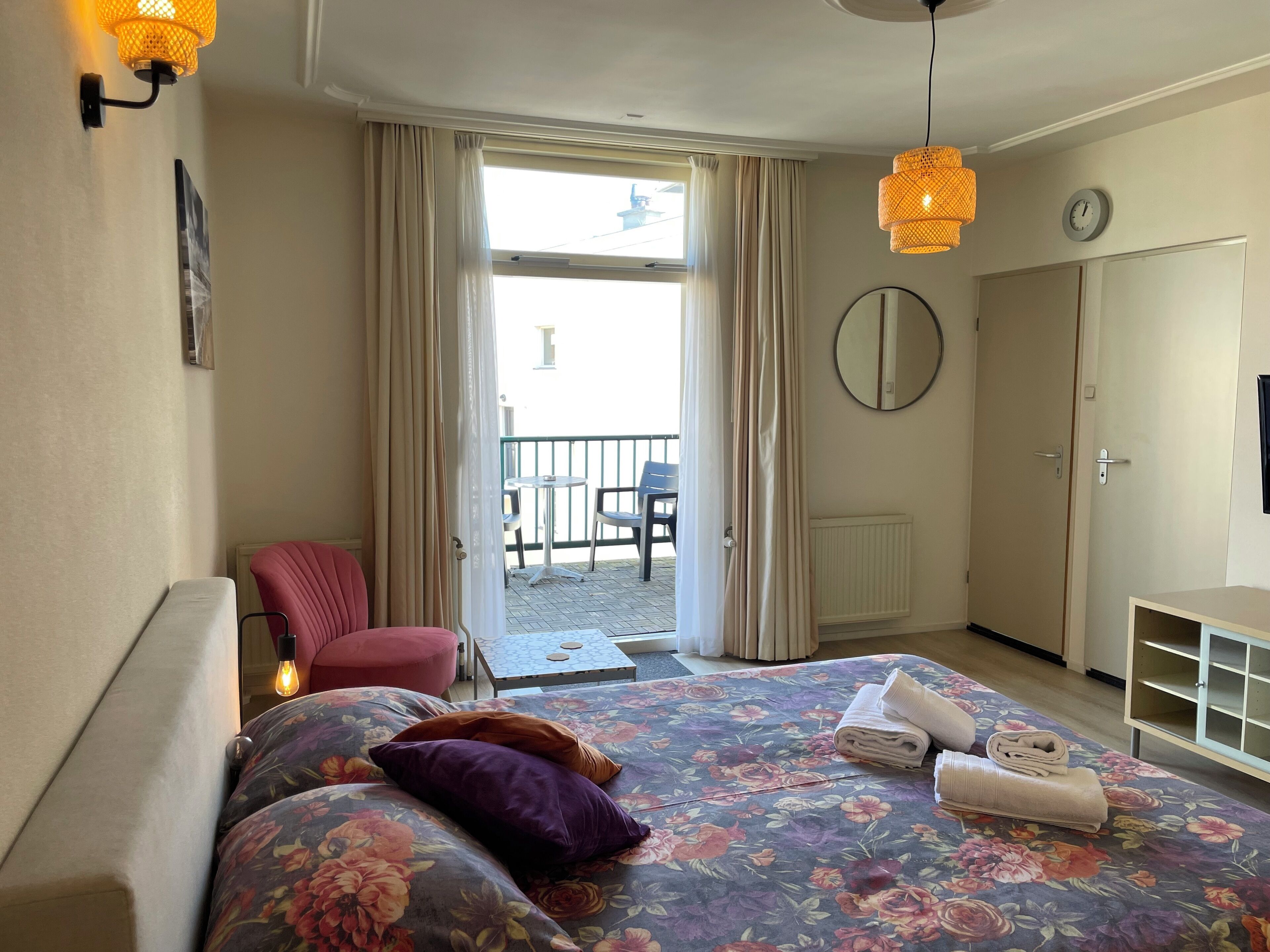 Habitación empresarial doble | Caja de seguridad en la habitación y escritorio 