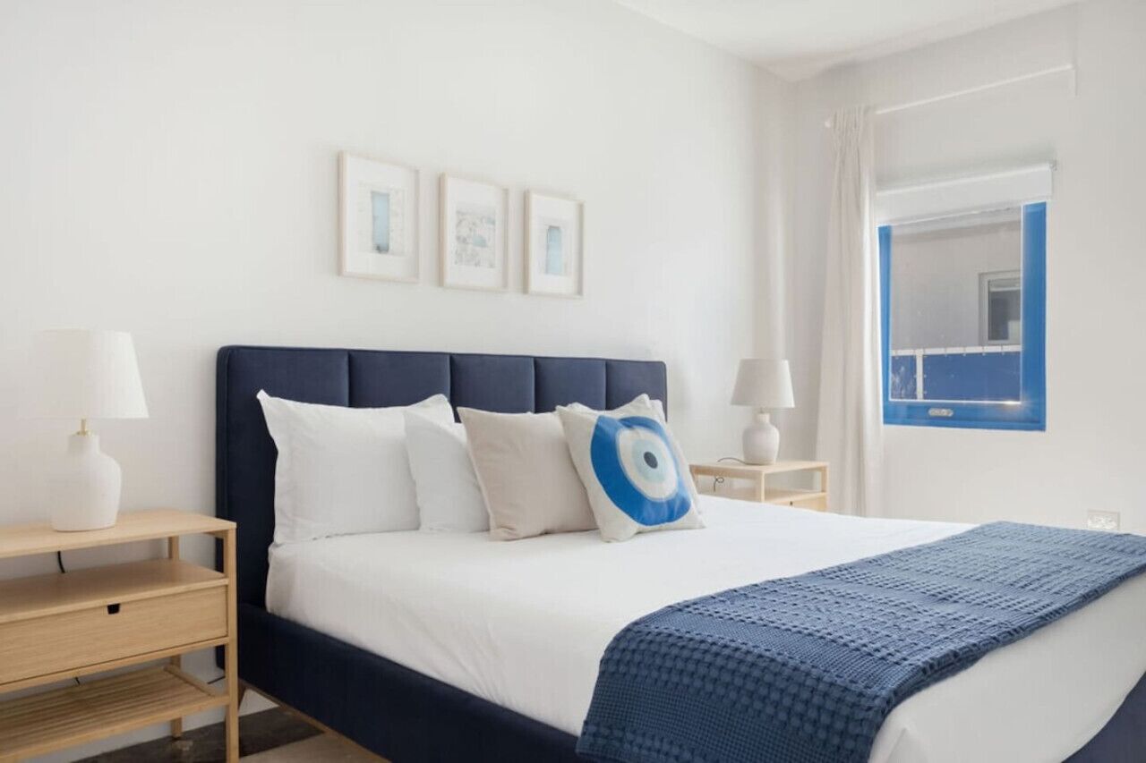 9 habitaciones, escritorio y tabla de planchar con plancha 