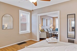 1 habitación, tabla de planchar con plancha, wifi y ropa de cama