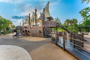 Children's area - Luxury OCEANFRONT Getaway, Zero Entry Pool, Walk or bike to everything (Hilton Head Island)