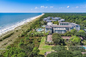 Exterior - Luxury OCEANFRONT Getaway, Zero Entry Pool, Walk or bike to everything (Hilton Head Island)