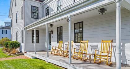 Captain Isaiah House: 033-Y Classic Sea Captain's House, Walk/Bike to Everything