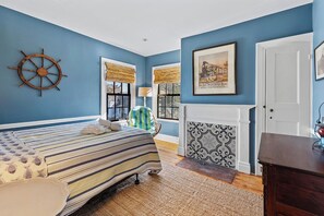 7 bedrooms, iron/ironing board, Internet, bed sheets - Captain Isaiah House: 033-Y  Classic Sea Captain's House, Walk/Bike to Everything (South Yarmouth)