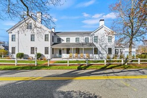 Exterior - Captain Isaiah House: 033-Y  Classic Sea Captain's House, Walk/Bike to Everything (South Yarmouth)