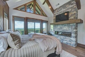 5 bedrooms, desk, iron/ironing board, free WiFi