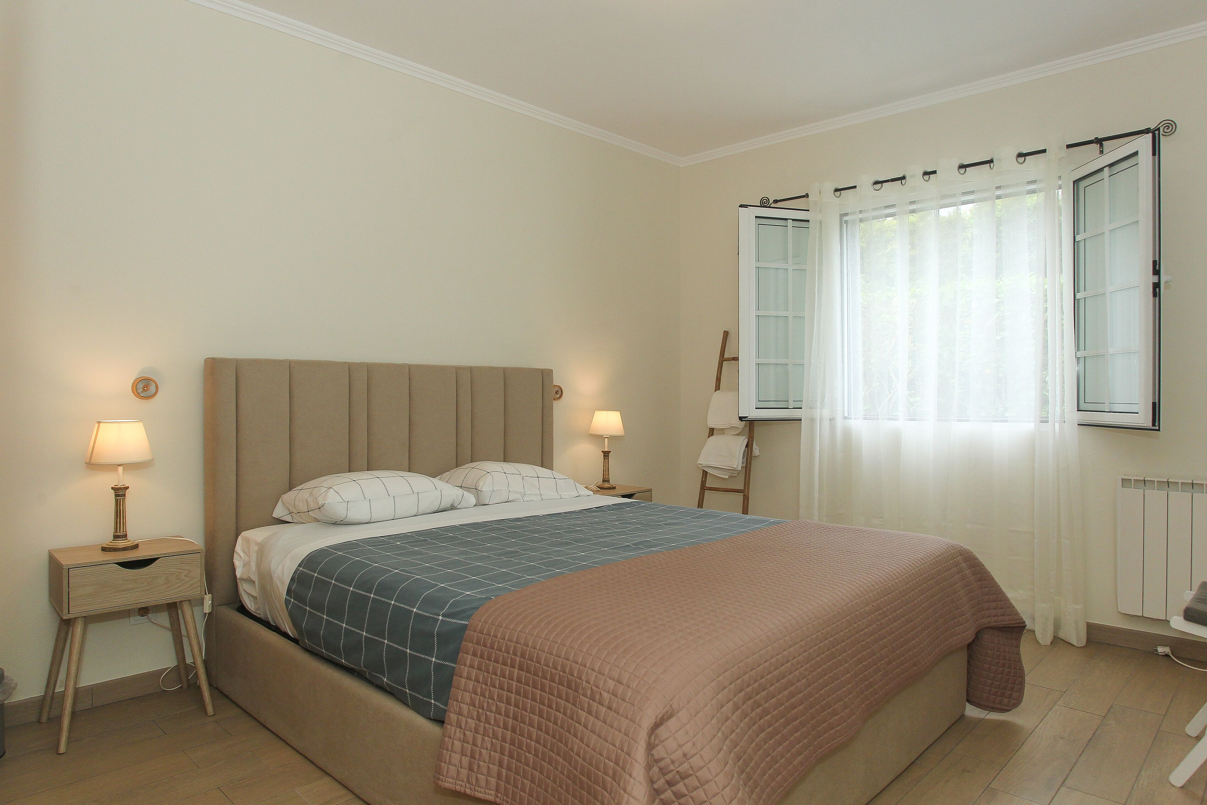 6 bedrooms, iron/ironing board, travel cot, free WiFi
