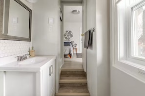 1 Schlafzimmer, Schreibtisch, Bügeleisen/Bügelbrett, Reisekinderbett