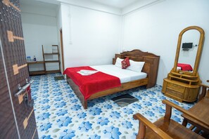 Quarto standard | Escrivaninha, camas extras/dobráveis (sobretaxa), Wi-Fi de cortesia