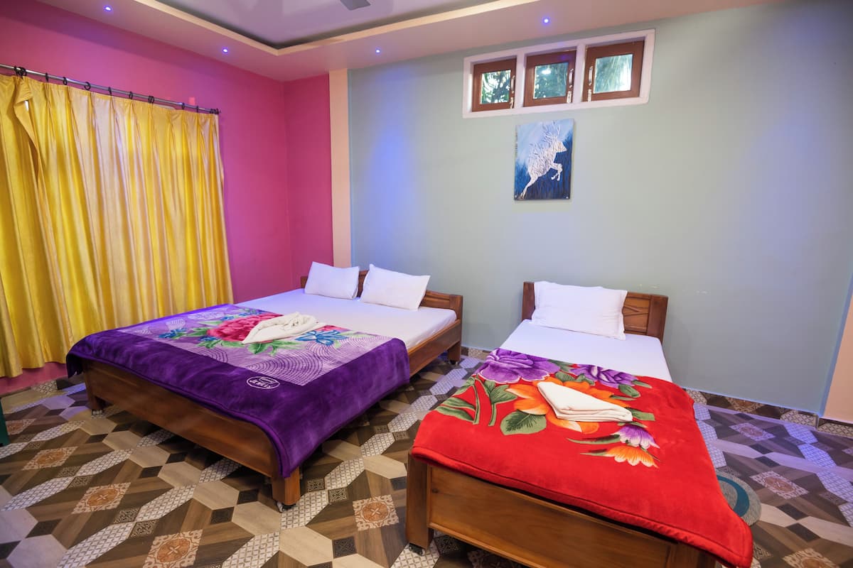 Executive Triple Room | Desk, rollaway beds, free WiFi, bed sheets
