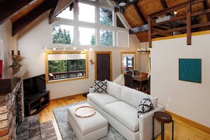 Smart TV, fireplace, stereo, offices - Paradigm Chalet - Fireplace, by Skiing (Tahoma)