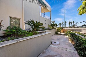 Unclassified image, 4 of 26, button - Three Bedroom on the Ocean Front! (San Diego)