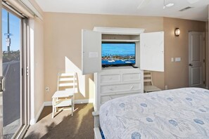 Unclassified image, 3 of 26, button - Three Bedroom on the Ocean Front! (San Diego)