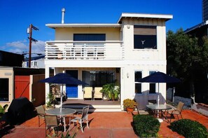 Unclassified image, 2 of 10, button - Just the right size (San Diego)