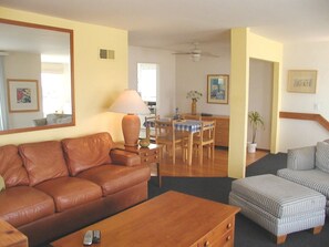 Unclassified image, 3 of 10, button - Just the right size (San Diego)