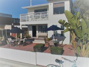 Unclassified image, 5 of 10, button - Just the right size (San Diego)