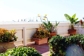 Unclassified image, 2 of 10, button - Just the right size (San Diego)