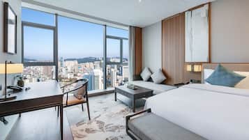 Deluxe King Room | Free minibar items, in-room safe, desk, laptop workspace
