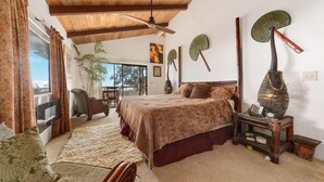 2 bedrooms, iron/ironing board, WiFi (free), bed sheets - No longer available for short term rental due to county restrictions (Captain Cook)