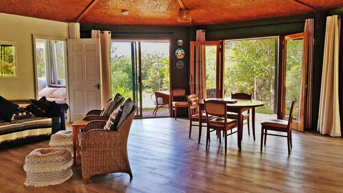 Gorgeous handcrafted octagonal home 45 Minutes to Noosa on 5 private acres. 