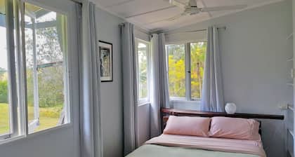 Gorgeous handcrafted octagonal home 45 Minutes to Noosa on 5 private acres.